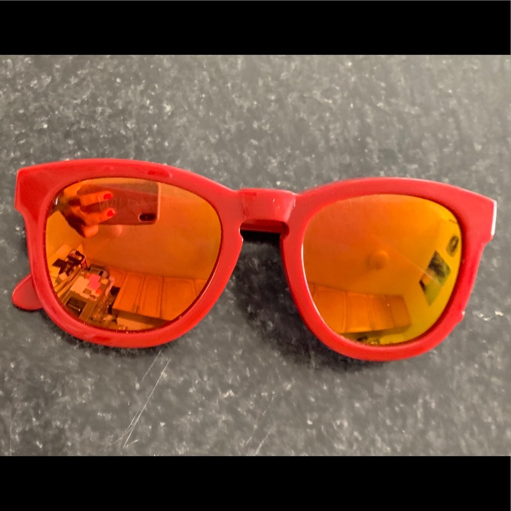 Red sunnies